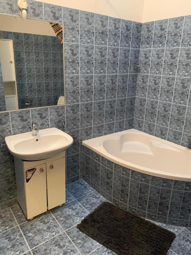 Spacious 2-Rooms Penthouse In Warsaw City Center Exteriör bild